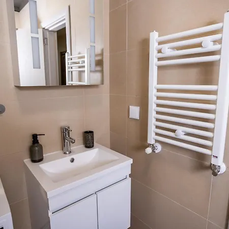 公寓 Free Private Parking & Quiet 2br