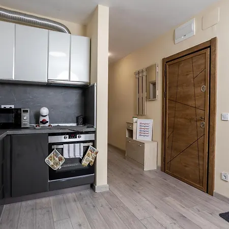 & Quiet 2br With Free Private Parking 아파트 *