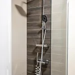 Free Private Parking & Quiet 2br