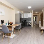 Free Private Parking & Quiet 2br סופיה