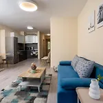 דירה Free Private Parking & Quiet 2br