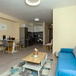 Free Private Parking & Quiet 2br *