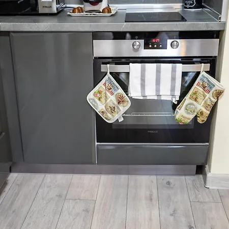 & Quiet 2br With Free Private Parking Lägenhet *