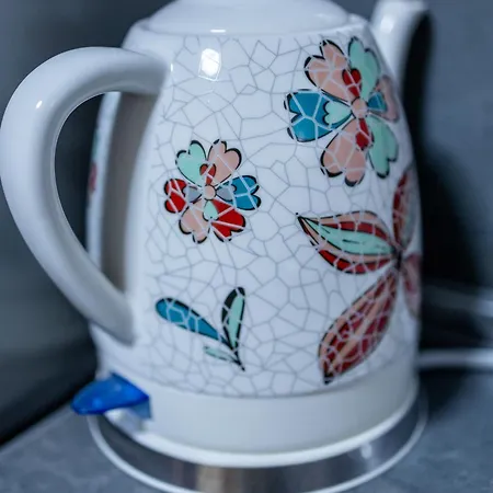 Central & Quiet 2Br With Free Private Parking *