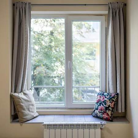 Central & Quiet 2Br With Free Private Parking Apartament *