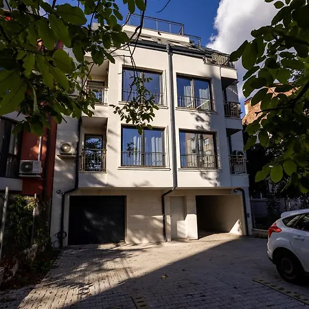 & Quiet 2br With Free Private Parking