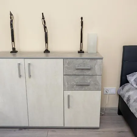 & Quiet 2br With Free Private Parking アパート ソフィア