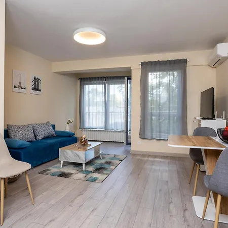 & Quiet 2br With Free Private Parking