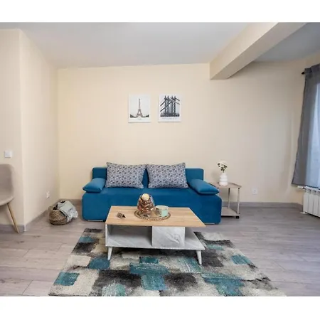 & Quiet 2br With Free Private Parking * Sofia