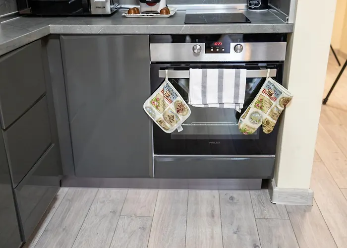 & Quiet 2br With Free Private Parking Апартаменты *