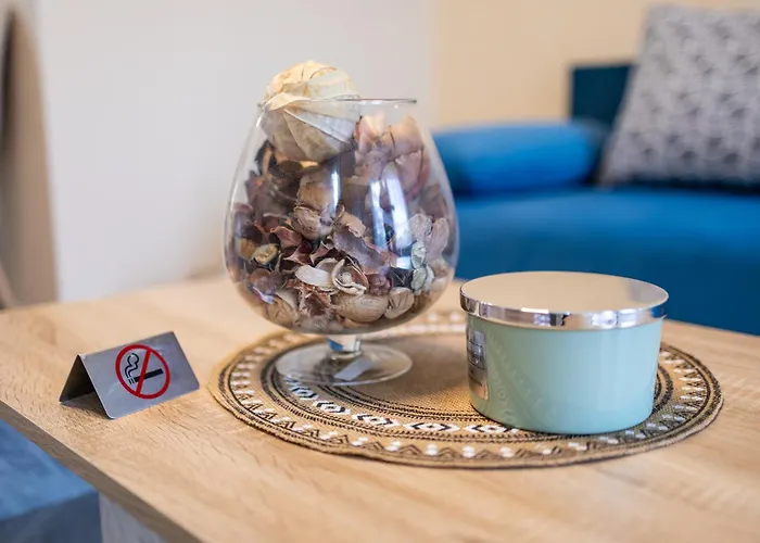 & Quiet 2br With Free Private Parking *