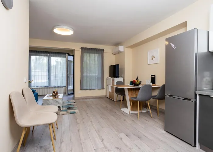 & Quiet 2br With Free Private Parking Sofia