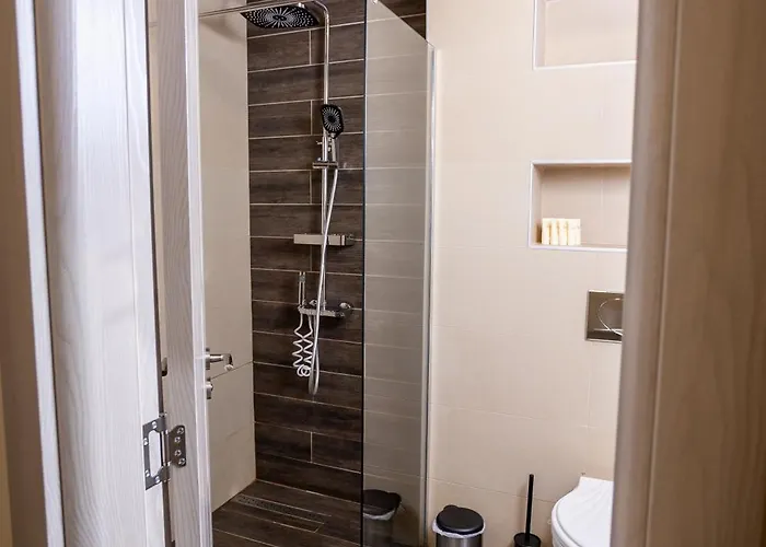 Апартаменты & Quiet 2br With Free Private Parking