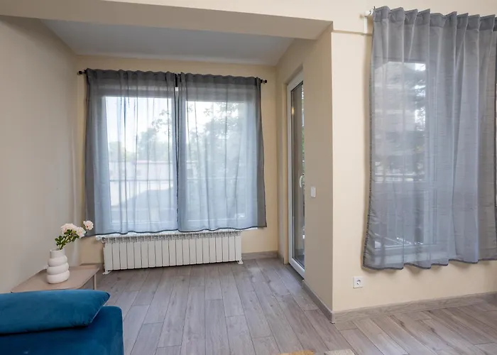 Apartment & Quiet 2br With Free Private Parking *