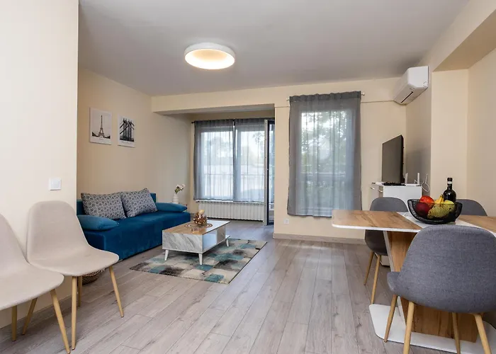 & Quiet 2br With Free Private Parking