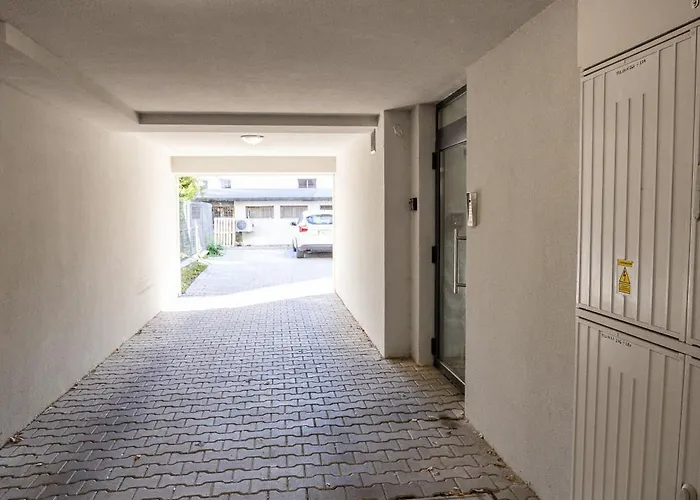 Apartmán & Quiet 2br With Free Private Parking