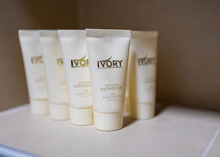 & Quiet 2br With Free Private Parking Sofie