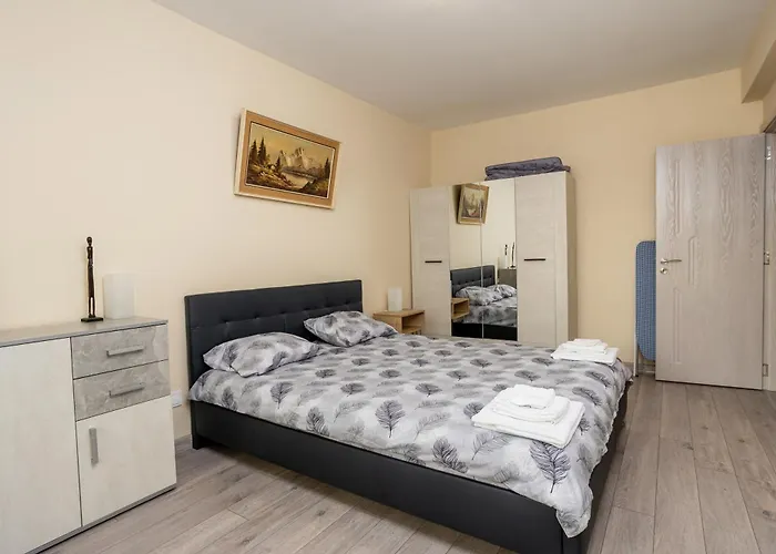 & Quiet 2br With Free Private Parking Apartmán